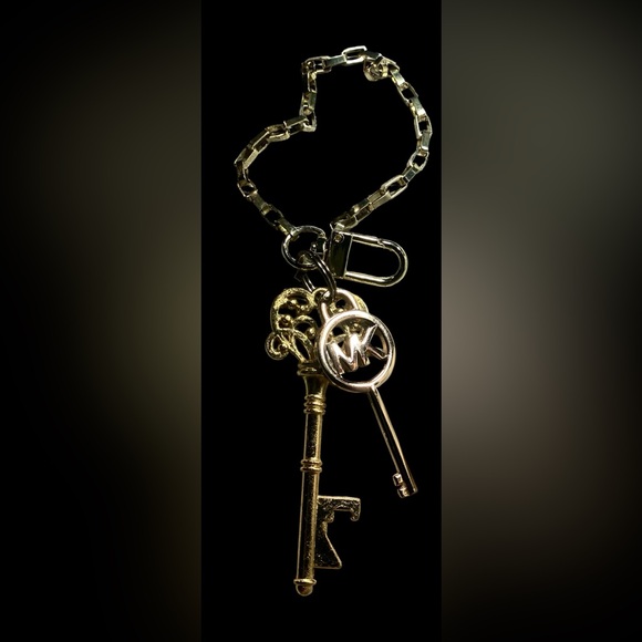 Michael Kors Gold-Tone Key Chain/Ring Fob Gold tone Key Handbag Charm 2-4” Long - Picture 3 of 5